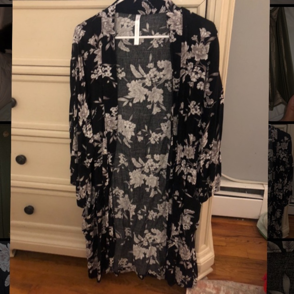BLACK FLORAL DUSTER/ KIMONO